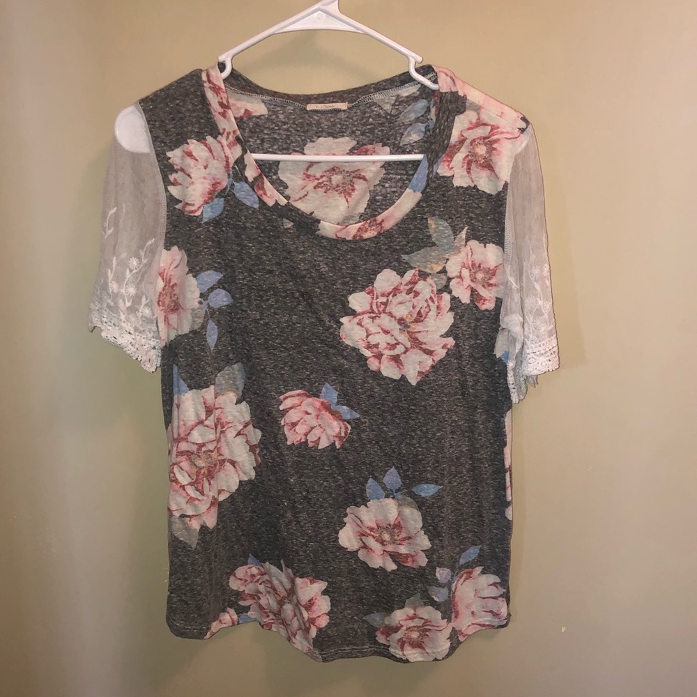 💗Lace sleeve boutique top 💗